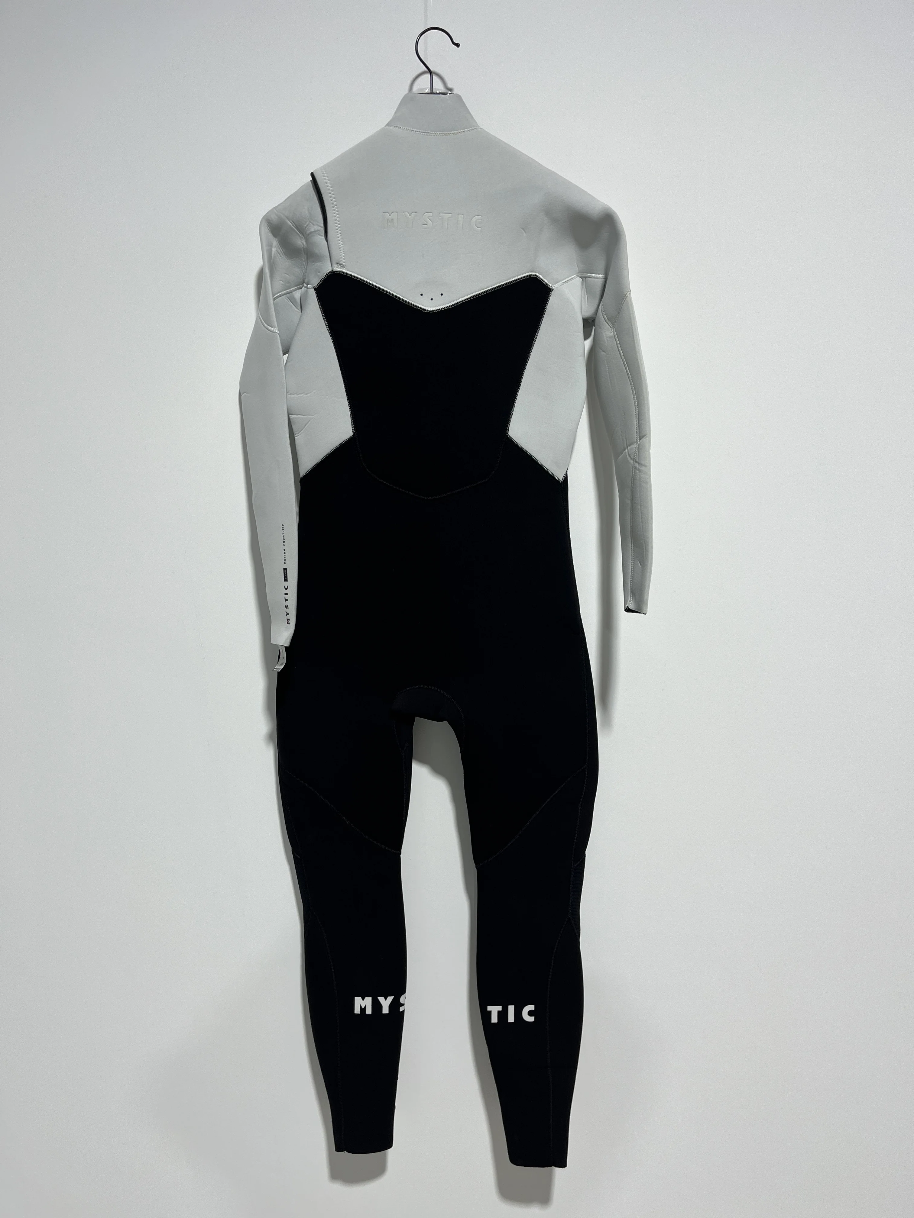 Mystic - Motion Fullsuit 5/3mm Fzip - Ex Display - 2025 - Image 3
